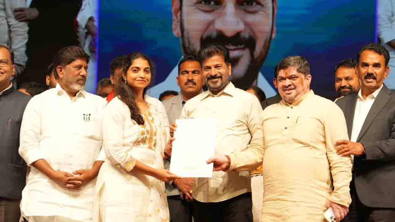 CM Revanth Reddy: గ్రూప్‌-1 నియామక పత్రాలు అందజేసిన సీఎం రేవంత్‌రెడ్డి