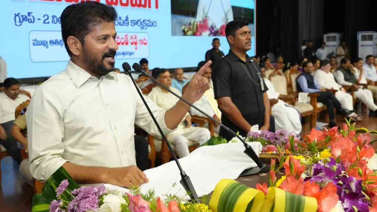 CM Revanth Reddy: గ్రూప్ -2  అభ్యర్థులకు ఉద్యోగ నియామక పత్రాలు అందజేసిన సీఎం రేవంత్‌రెడ్డి