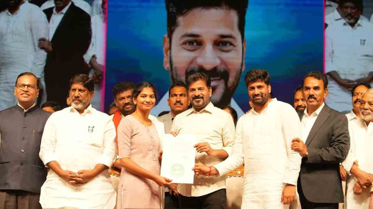 CM Revanth Reddy: గ్రూప్‌-1 నియామక పత్రాలు అందజేసిన సీఎం రేవంత్‌రెడ్డి
