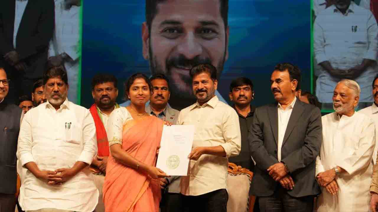 CM Revanth Reddy: గ్రూప్‌-1 నియామక పత్రాలు అందజేసిన సీఎం రేవంత్‌రెడ్డి