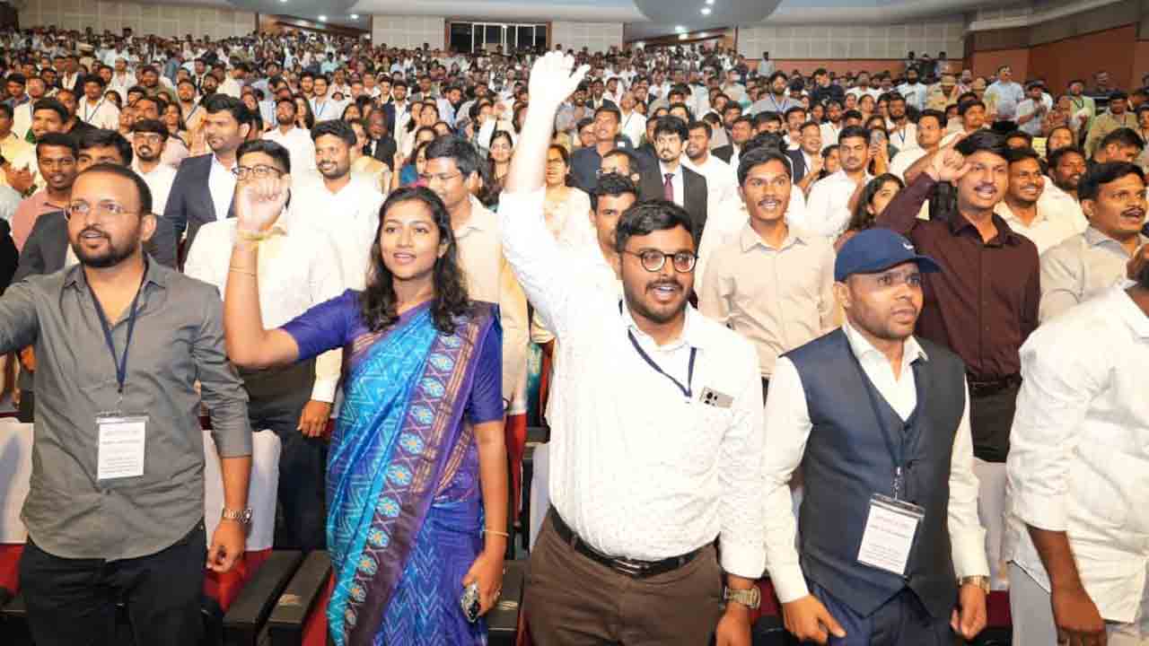 CM Revanth Reddy: గ్రూప్‌-1 నియామక పత్రాలు అందజేసిన సీఎం రేవంత్‌రెడ్డి