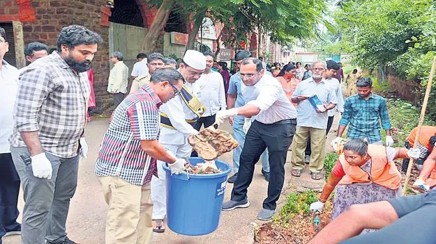 స్వచ్ఛోత్సవ్‌లో కలెక్టర్‌ 
