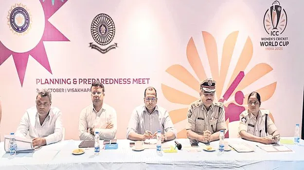 మహిళా క్రికెట్‌ సందడి