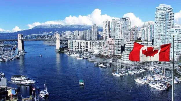 Canada Immigration: కెనడాకు తగ్గిన అంతర్జాతీయ విద్యార్థులు.. మునుపెన్నడూ చూడని విధంగా.. 