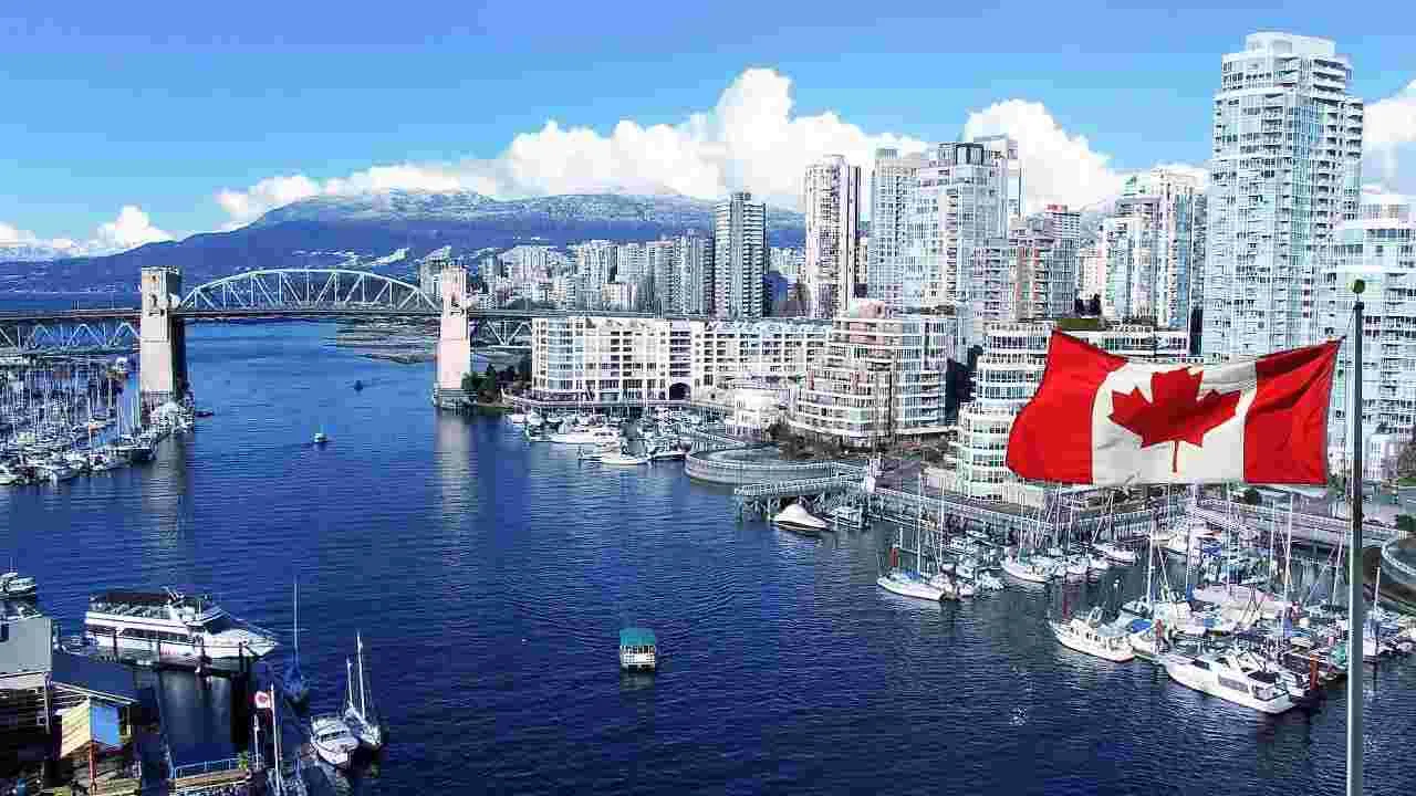 Canada Immigration: కెనడాకు తగ్గిన అంతర్జాతీయ విద్యార్థులు.. మునుపెన్నడూ చూడని విధంగా.. 