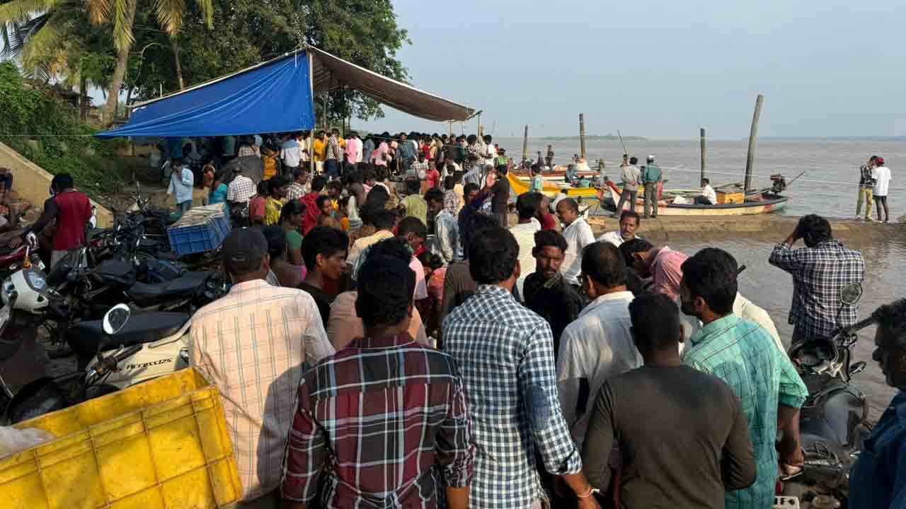 Cheermenu Fish: చీరమేను కోసం పోటెత్తిన మాంసాహార ప్రియులు..