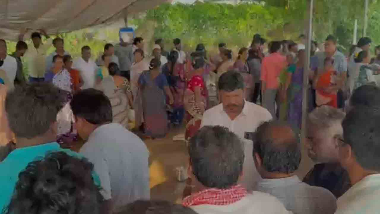 Cheermenu Fish: చీరమేను కోసం పోటెత్తిన మాంసాహార ప్రియులు..