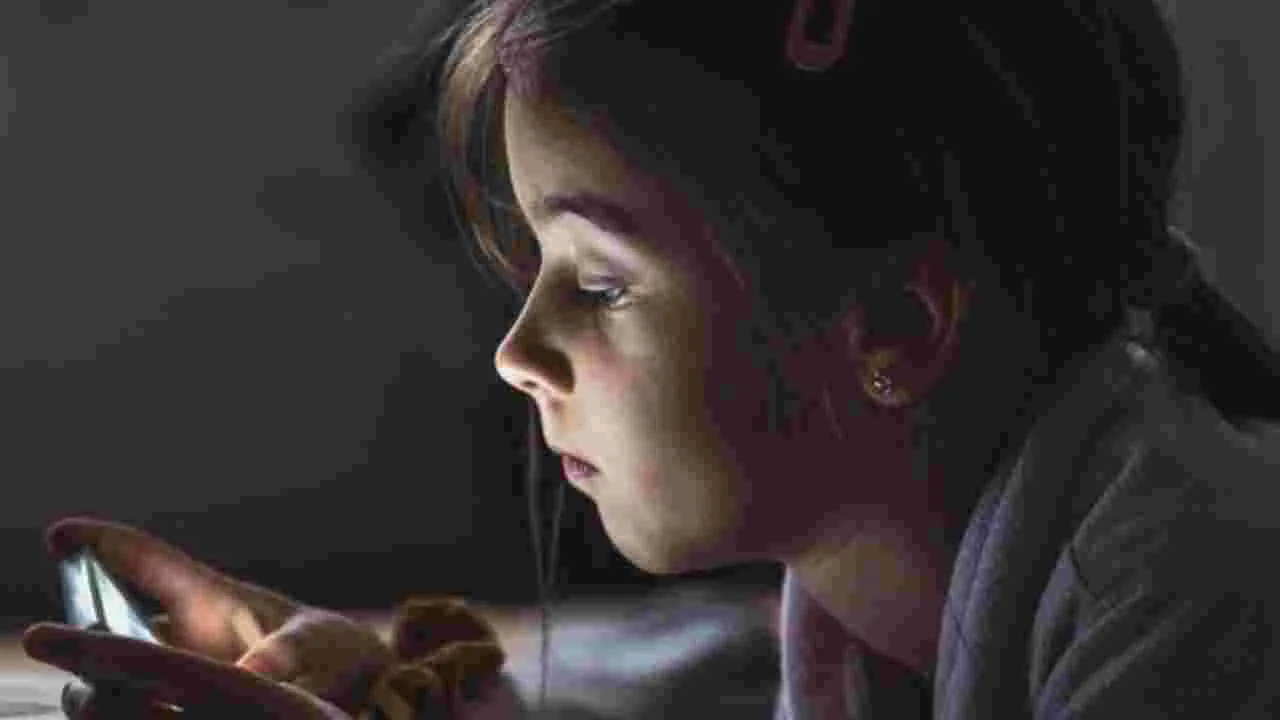Tips to Prevent Phone Addiction: ఈ 5 చిట్కాలతో మొబైల్ వ్యసనం నుండి పిల్లలను రక్షించుకోండి
