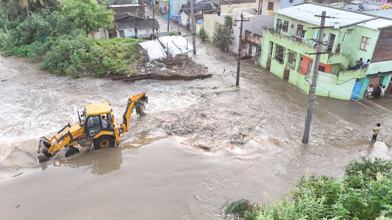 Chittoor Rains: నివానదిలో ఉధృతంగా వరద ప్రవాహం.. ఆందోళనలో పరిసర ప్రాంతాల ప్రజలు