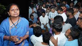 Kalvakuntla Kavitha: నిరుద్యోగులను కాంగ్రెస్ ప్రభుత్వం మోసం చేస్తుంది: కవిత
