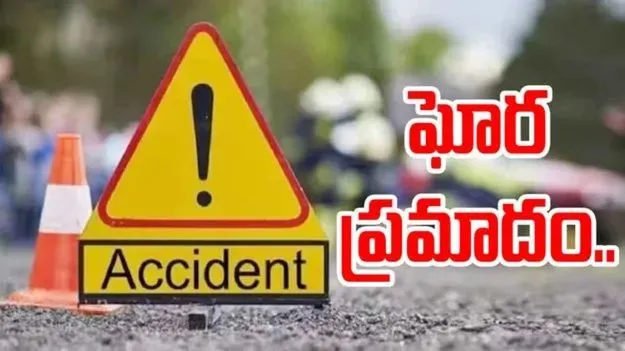 Bus Accident: మరో ప్రమాదం.. లారీని ఢీ కొట్టిన ప్రైవేట్ ట్రావెల్స్ బస్సు