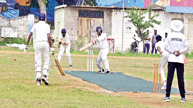 సెమీస్‌కు శ్రీకాకుళం జట్టు