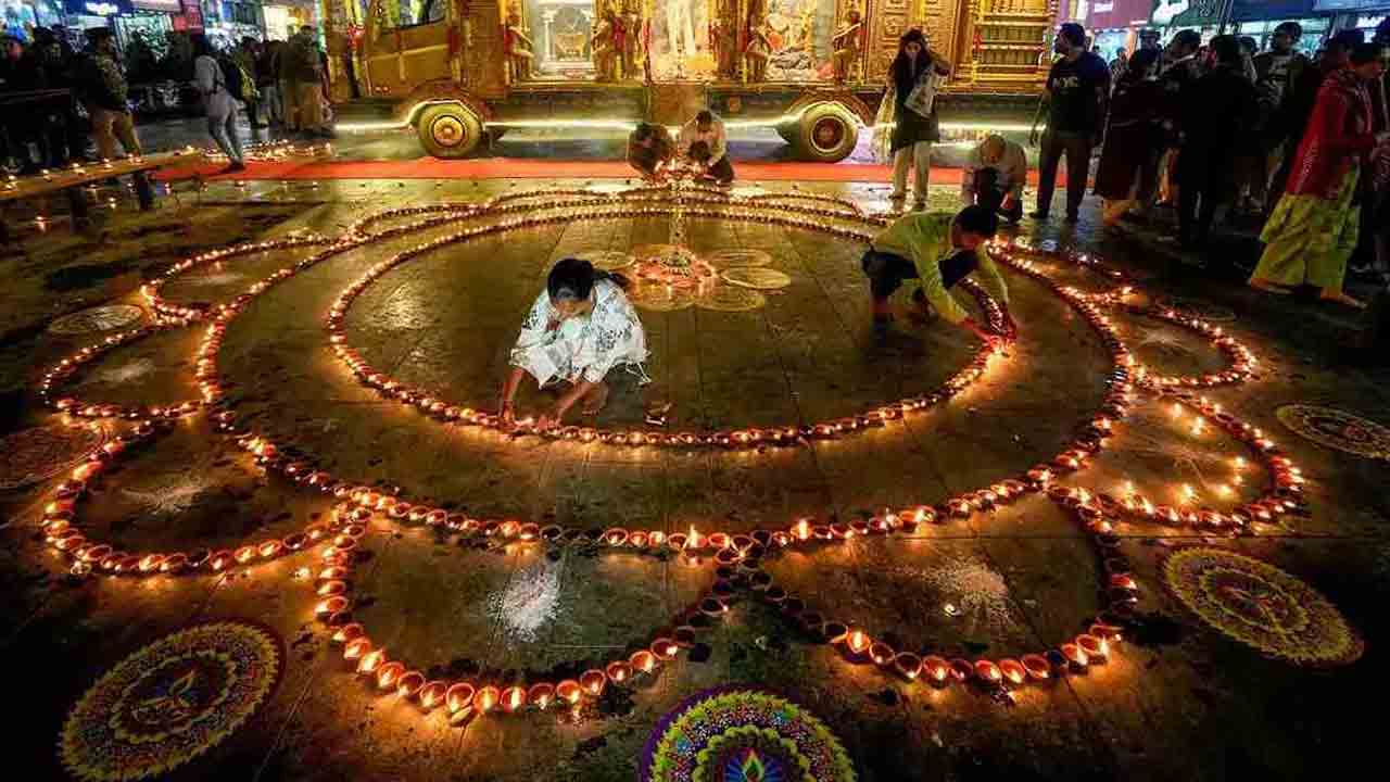 Diwali Celebrations: దేశ వ్యాప్తంగా దీపావళి సంబరాలు..
