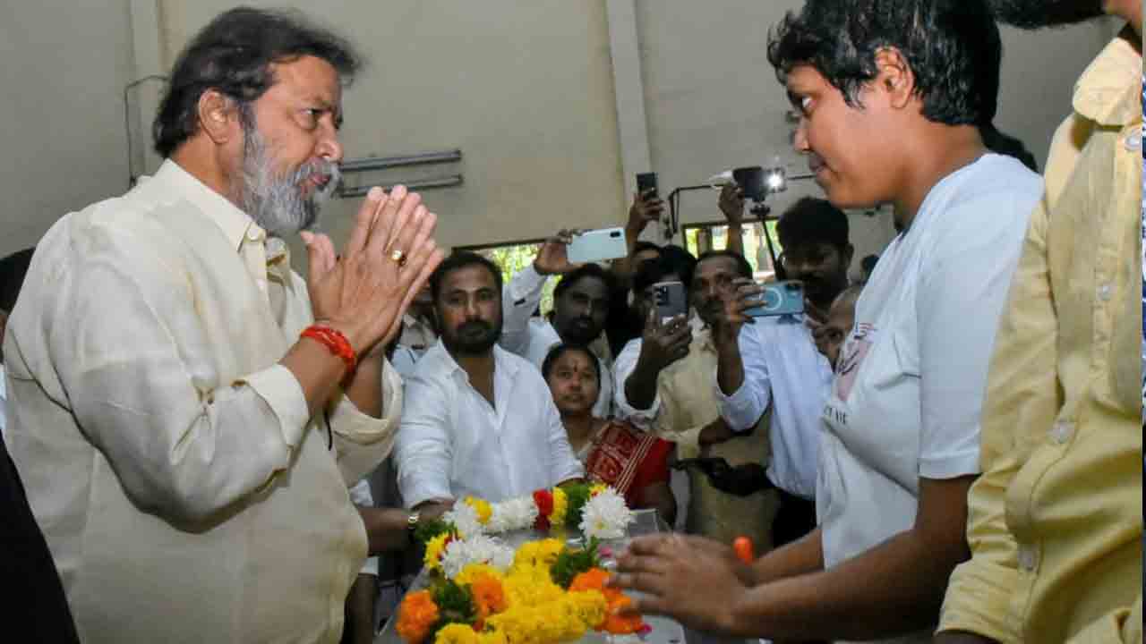 Andesri: ప్రముఖ కవి, రచయిత అందెశ్రీ మృతి.. పలువురు నేతల నివాళి