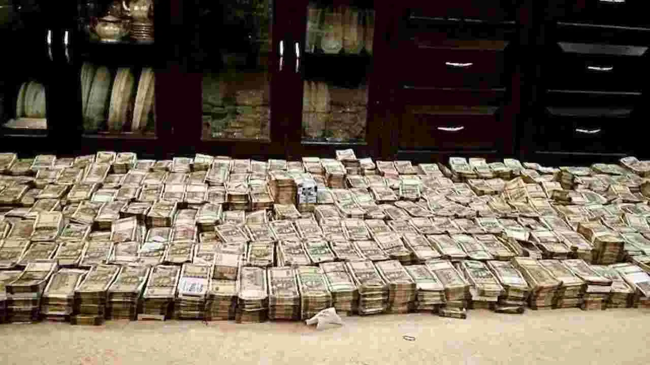 Ropar Range DIG Case: పంజాబ్ సీనియర్ ఐపీఎస్ ఆఫీసర్ ఇళ్లల్లో సోదాలు.. రూ.5 కోట్లు లభ్యం 