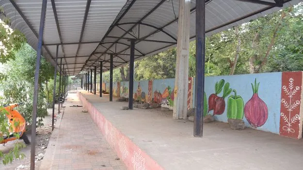 ‘ లక్ష’ణంగా వదిలేశారు..