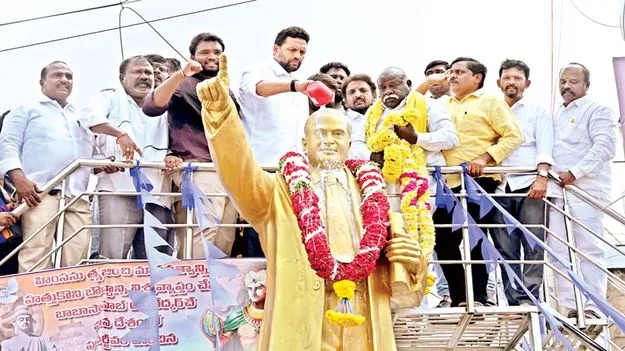 వైసీపీవి నీచ రాజకీయాలు