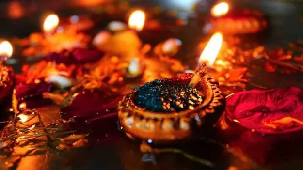 Deepawali: దీపావళి వేళ.. దీపాలు వెలిగించే ముందు ఈ చిట్కాలు పాటించండి 