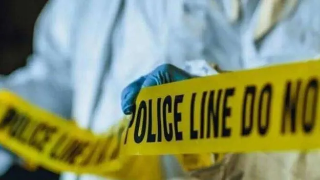 Delhi Woman Stabbed: వివాహేతర సంబంధం..  భర్త ముందే మహిళను హత్య చేసిన లవర్