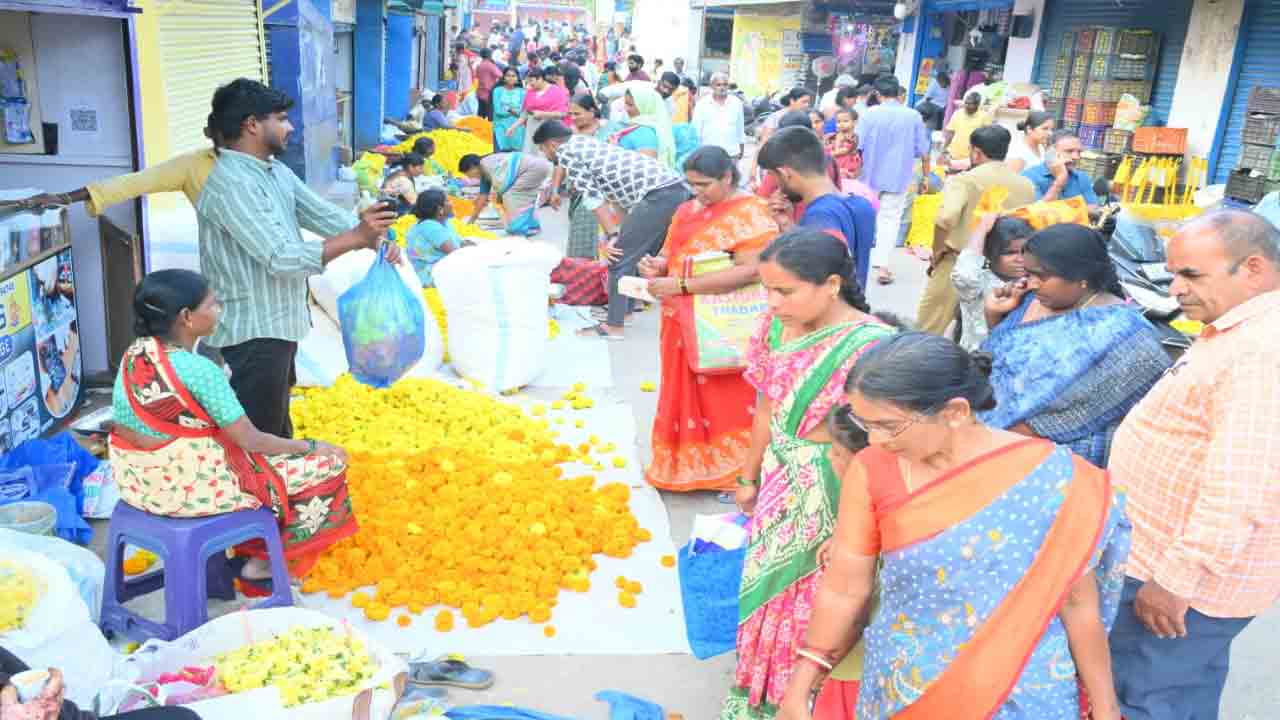  Diwali Celebrations: తెలంగాణలో మొదలైన దీపావళి సందడి