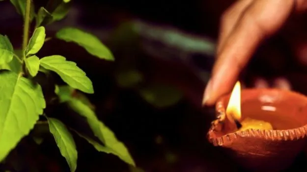 Diwali Lighting Tips: జాగ్రత్త.. దీపాలు వెలిగించేటప్పుడు ఈ తప్పులు చేయకండి 