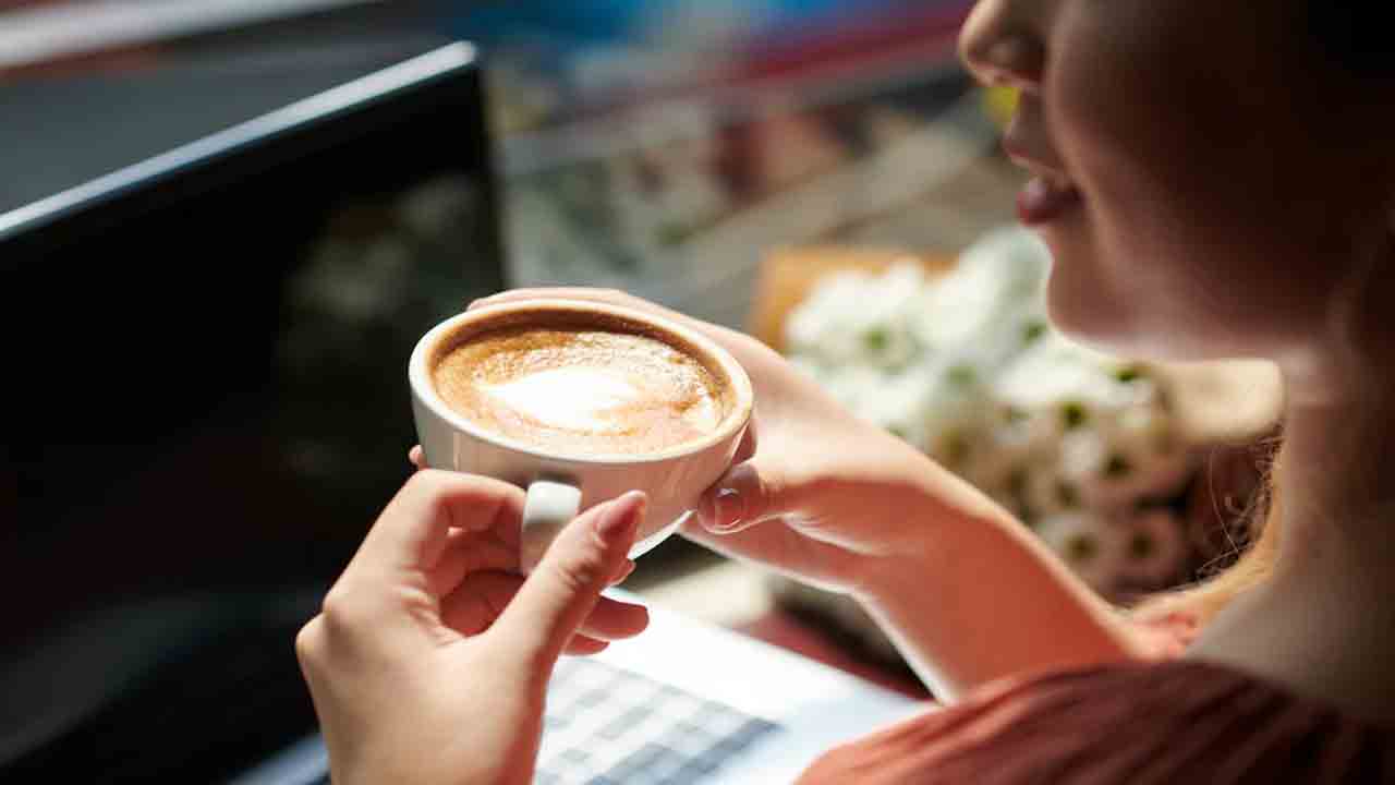 Health Tips: బ్రష్ చేసిన వెంటనే టీ తాగుతున్నారా.. అయితే జరిగేది ఇదే.. 