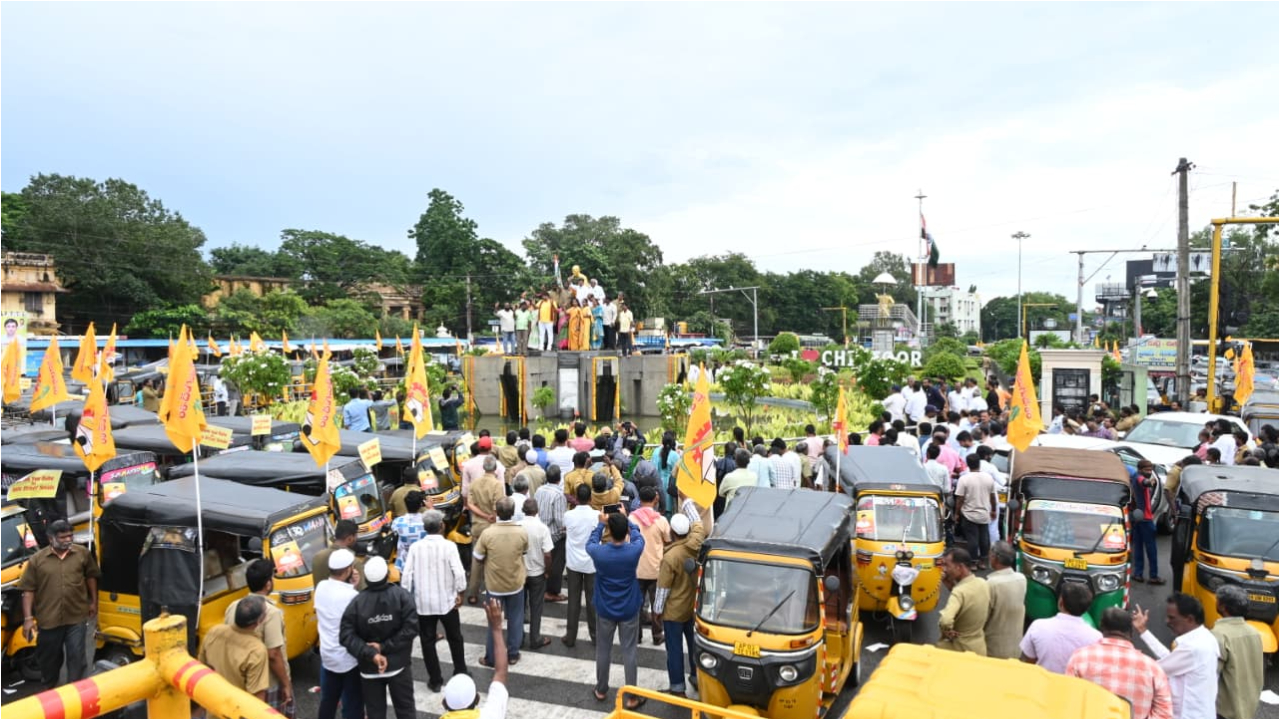 Auto Driver Seva: ఆటో డ్రైవర్ల సేవ.. ఒంగోలులో ఆటో ర్యాలీ