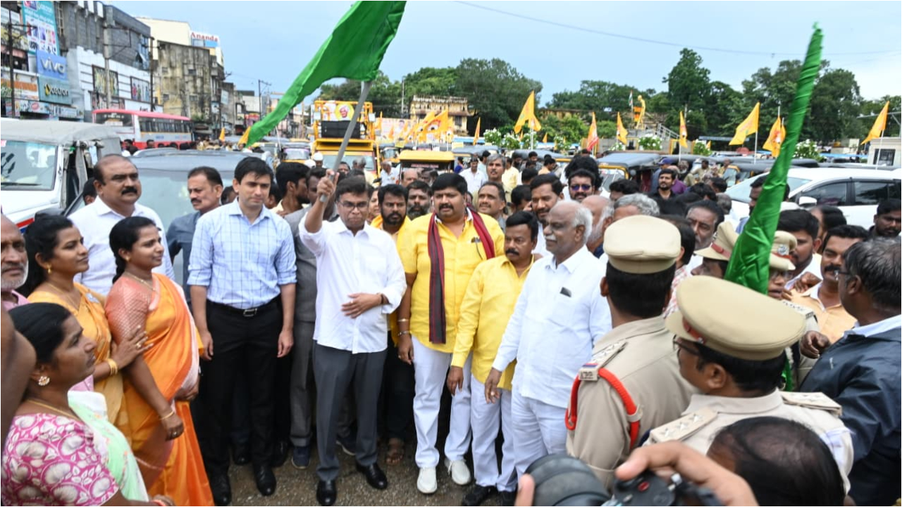 Auto Driver Seva: ఆటో డ్రైవర్ల సేవ.. ఒంగోలులో ఆటో ర్యాలీ