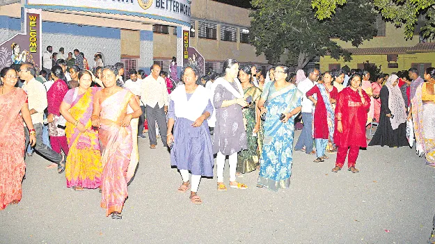 ఒంగోలు చేరిన డీఎస్సీ అభ్యర్థులు 