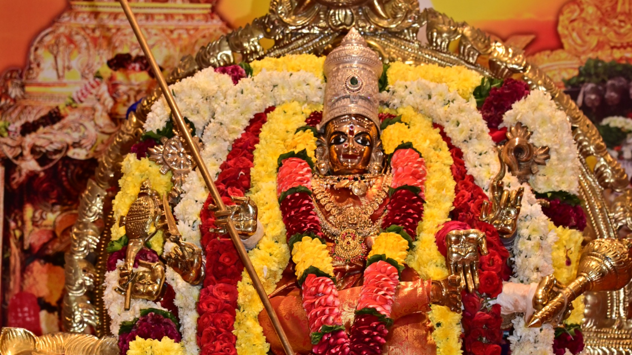 Kanaka Durga Temple: ఇంద్రకీలాద్రిలో అట్టహాసంగా నవరాత్రి ఉత్సవాలు
