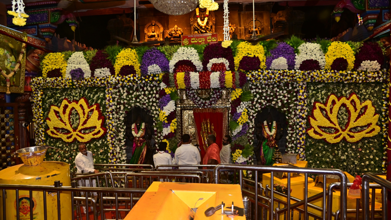Kanaka Durga Temple: ఇంద్రకీలాద్రిలో అట్టహాసంగా నవరాత్రి ఉత్సవాలు