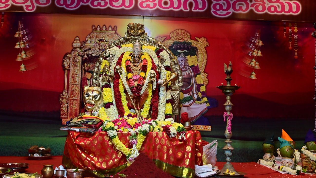 Kanaka Durga Temple: ఇంద్రకీలాద్రిలో అట్టహాసంగా నవరాత్రి ఉత్సవాలు