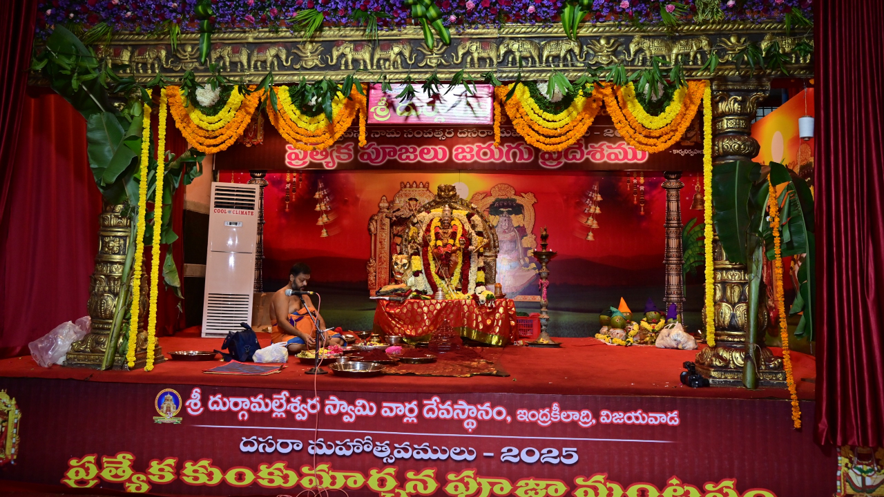 Kanaka Durga Temple: ఇంద్రకీలాద్రిలో అట్టహాసంగా నవరాత్రి ఉత్సవాలు