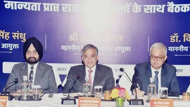 Bihar Assembly Elections: ఎన్నికల సన్నద్ధతను సమీక్షించిన ఈసీ.. 12 రాజకీయ పార్టీలతో భేటీ