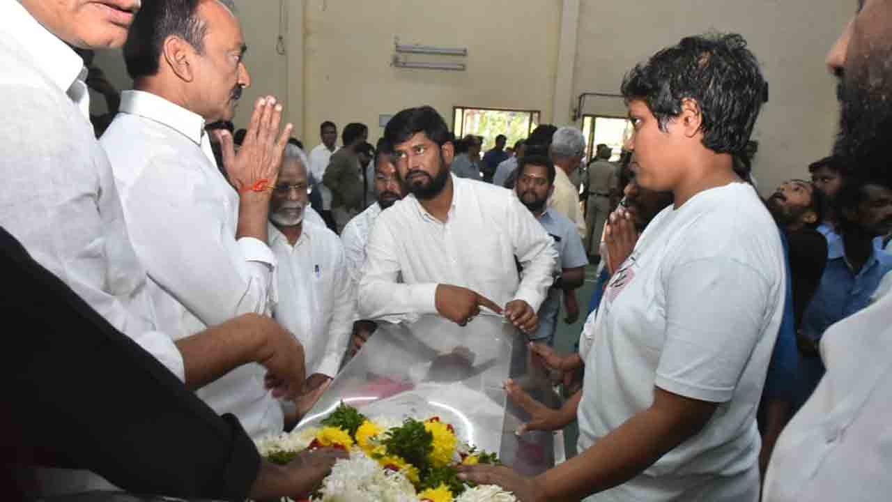 Andesri: ప్రముఖ కవి, రచయిత అందెశ్రీ మృతి.. పలువురు నేతల నివాళి