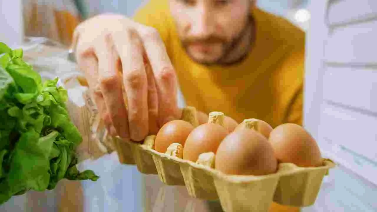  Egg Storage Tips: గుడ్లను ఫ్రిజ్‌లో ఉంచుతున్నారా? ఈ షాకింగ్ విషయాలు తెలుసుకోండి.!
