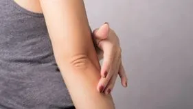 Dark Elbow Home Remedies: మోచేతి మచ్చలను తొలగించే ఇంటి చిట్కాలు ఇవే..