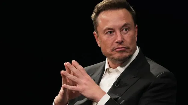 Elon Musk on Aliens: తోక చుక్క చుట్టూ మిస్టరీ... ఎలాన్ మస్క్ సంచలన కామెంట్స్