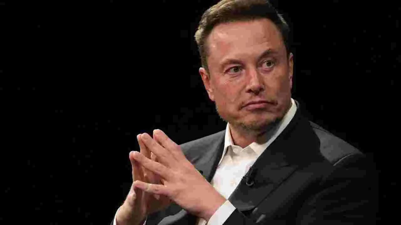 Elon Musk on Aliens: తోక చుక్క చుట్టూ మిస్టరీ... ఎలాన్ మస్క్ సంచలన కామెంట్స్