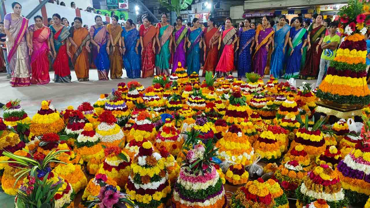 Batukamma Celebrations: బతుకమ్మ సంబురాలకి వేళాయె..