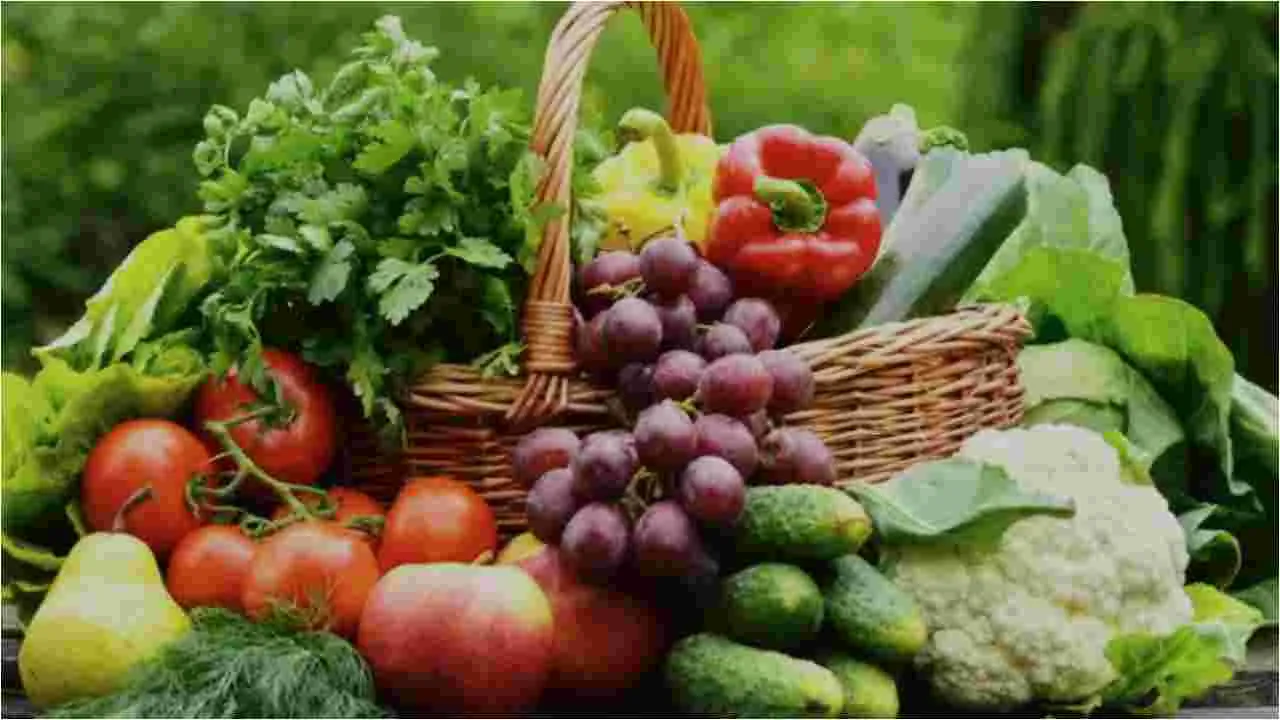 Fruits And Vegetables Storage Tips: ఇంట్లో పండ్లు, కూరగాయలు తాజాగా ఉండాలంటే ఇలా చేయండి.!