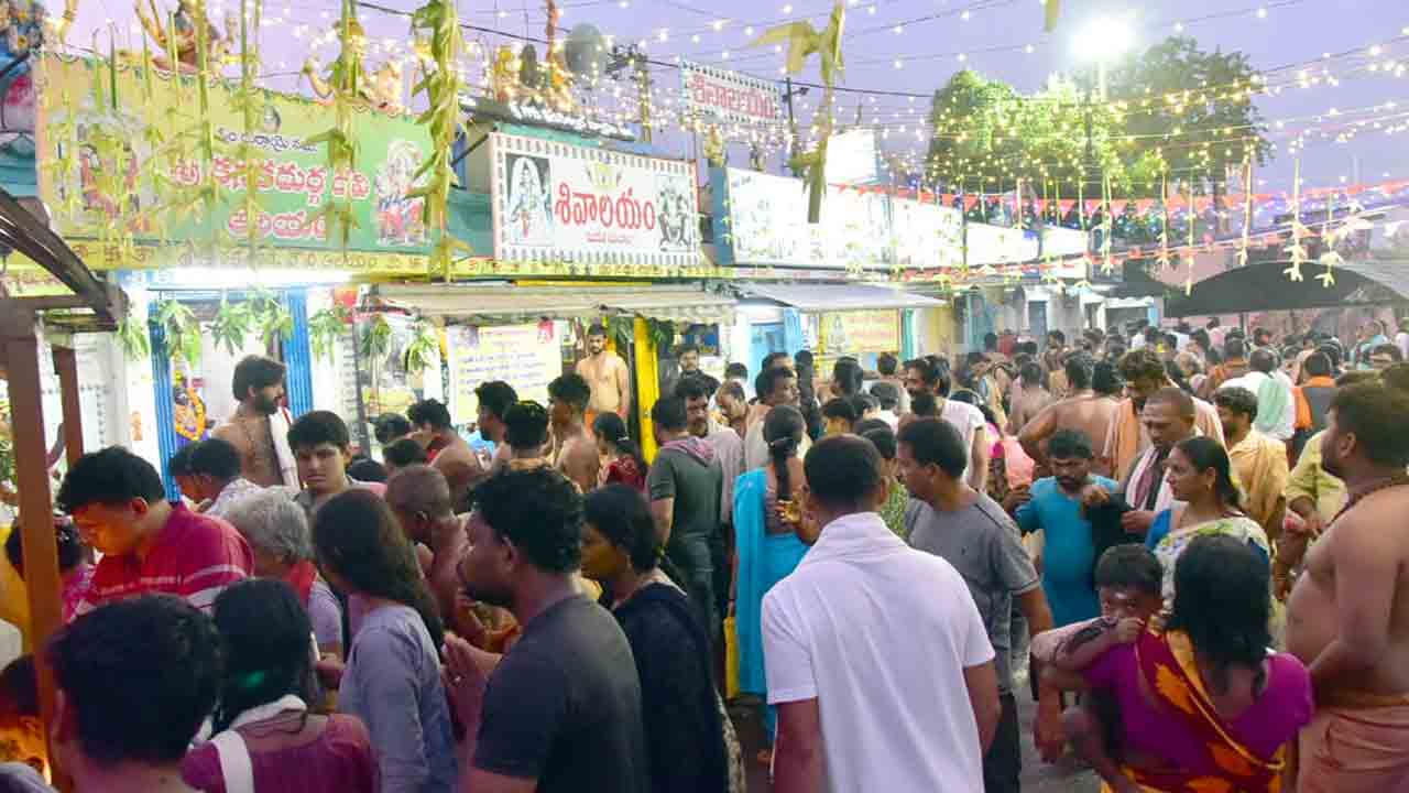 Karthika Maasam: కార్తీక రెండో సోమవారం.. పుష్కర ఘాట్‌కు పోటెత్తిన భక్తులు