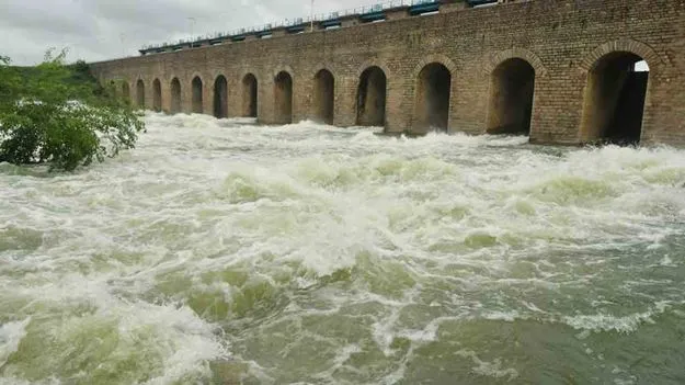 Heavy Inflow Hyderabad Reservoirs:  జంట జలాశయాలకు భారీ వరద.. అప్రమత్తమైన అధికారులు.. 