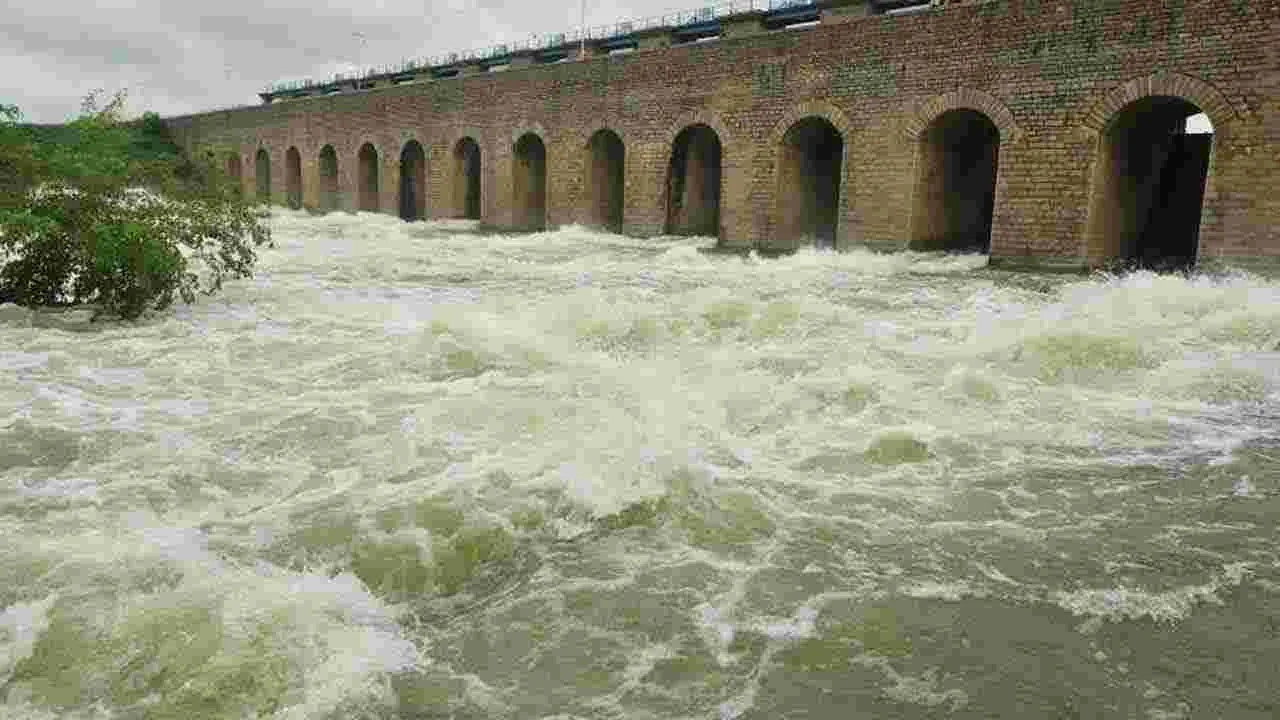 Heavy Inflow Hyderabad Reservoirs:  జంట జలాశయాలకు భారీ వరద.. అప్రమత్తమైన అధికారులు.. 