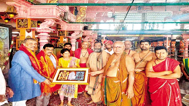 స్వామి సేవలో హైకోర్టు న్యాయమూర్తులు