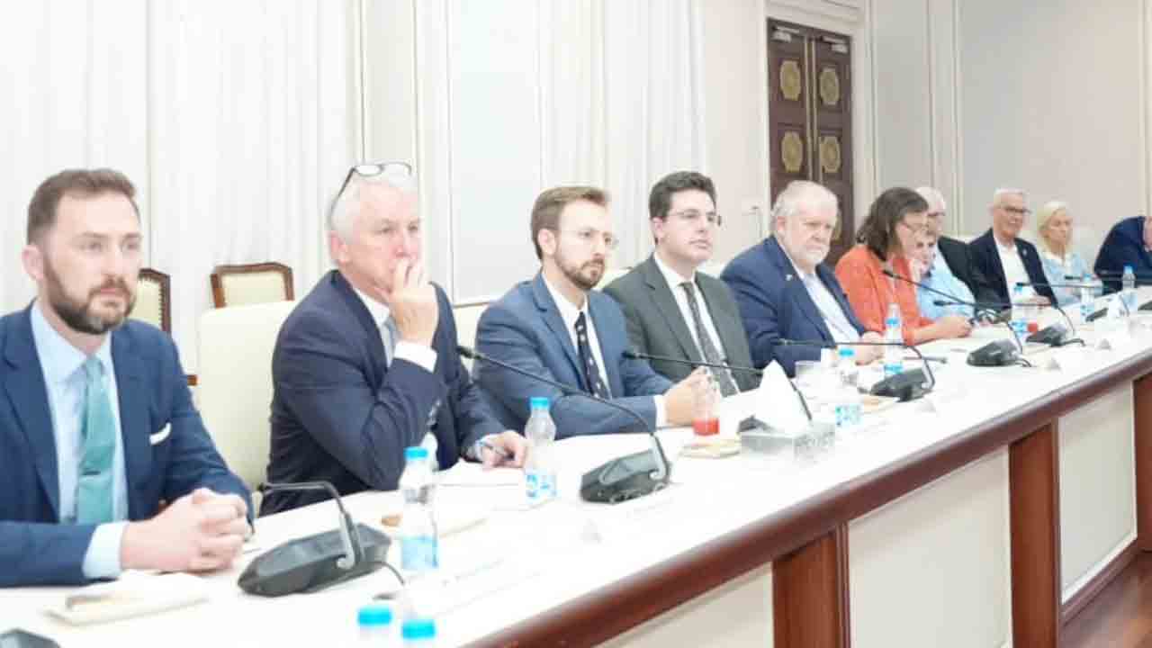 CM Revanth Reddy: హడ్సన్‌ ఇన్‌స్టిట్యూట్‌ ప్రతినిధులతో సీఎం రేవంత్‌రెడ్డి భేటీ  