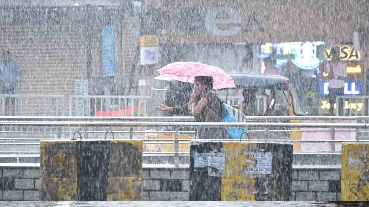 Hyderabad Rain: భాగ్యనగర వాసులతో ఇవాళ ఆటాడుకుంటున్న వర్షం