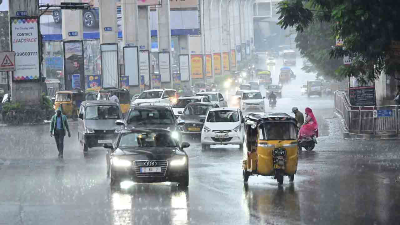 Hyderabad Rain: భాగ్యనగర వాసులతో ఇవాళ ఆటాడుకుంటున్న వర్షం
