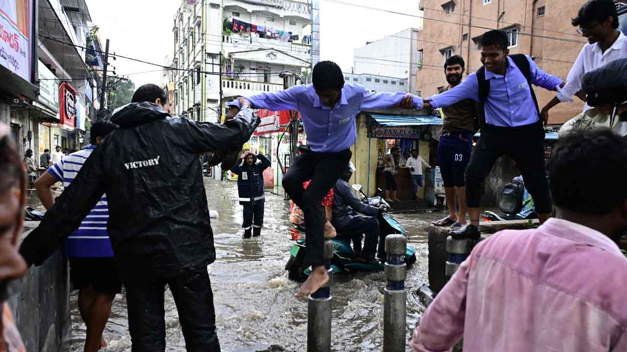 Hyderabad Rains:  క్యూమిలో నింబస్ మేఘాల కారణంగా హైదరాబాద్‌లో జోరు వాన