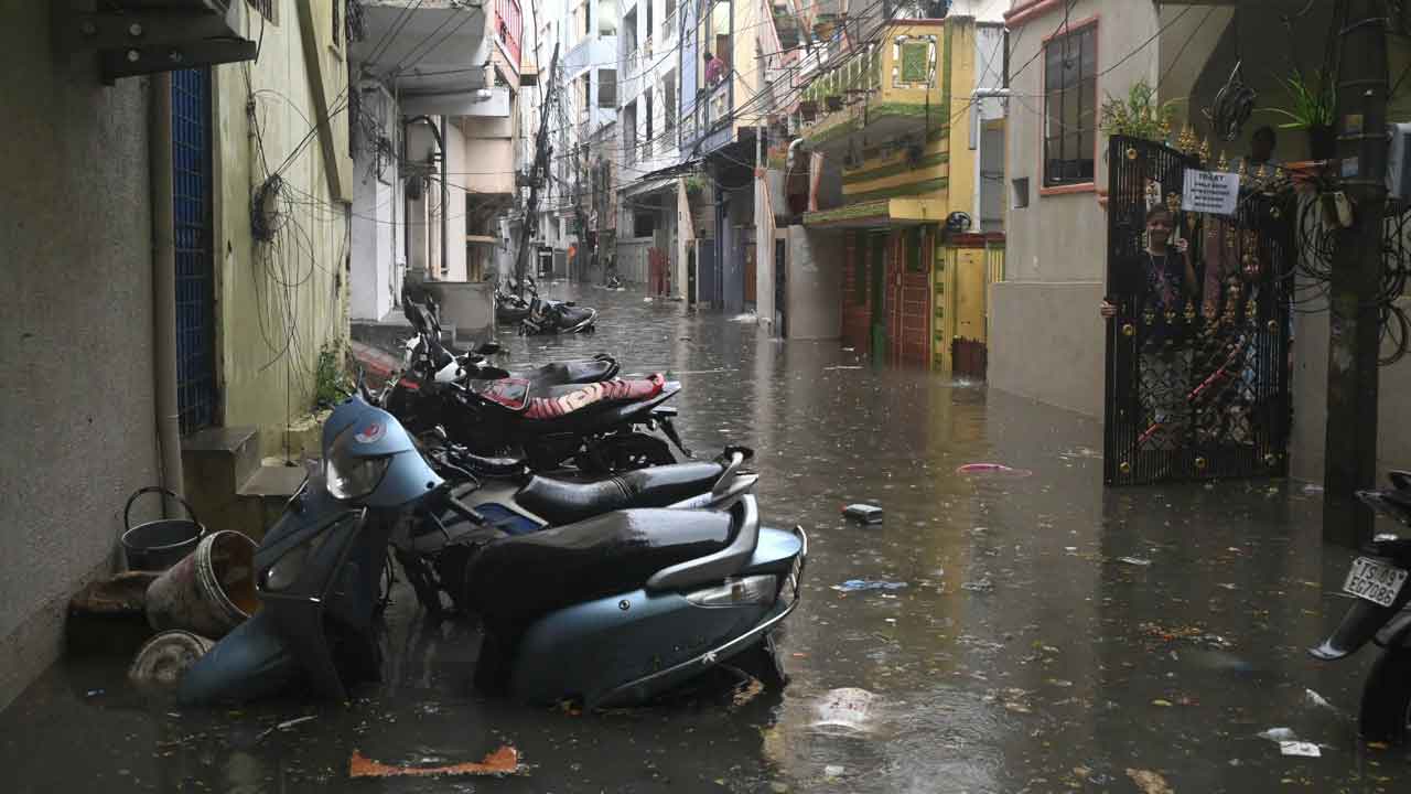 Hyderabad Rains:  క్యూమిలో నింబస్ మేఘాల కారణంగా హైదరాబాద్‌లో జోరు వాన